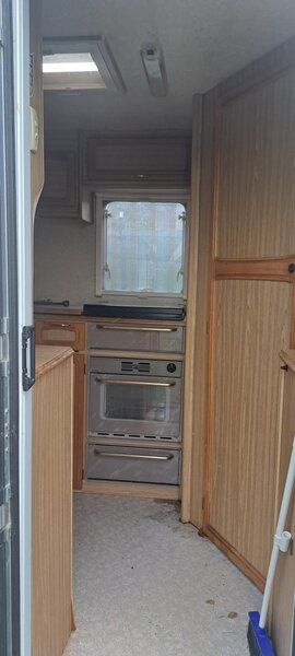 Rulota Elddis Hurricane GT din 01.06.1997 (doar 968 kg greutate
